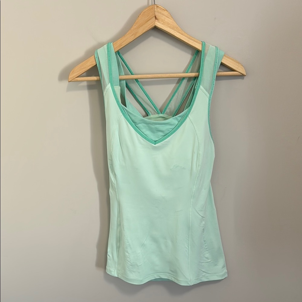 Lululemon Mint Green Women's Tank Top with Built in Bra Size 6